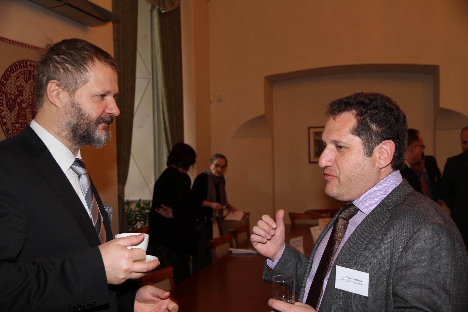 Zleva: Rektor UK prof. RNDr. Václav Hampl, DrSc., a ředitel pro technologie USC Shoah Foundation dr. Sam Gustman